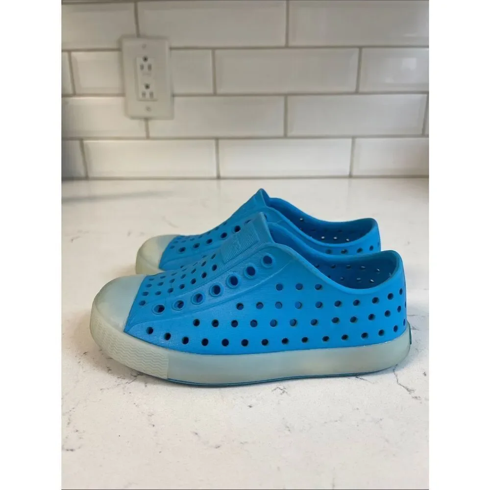 Native Jefferson Sugarlite Glow - Wave Blue / Glow Kids Water Shoes Size 9